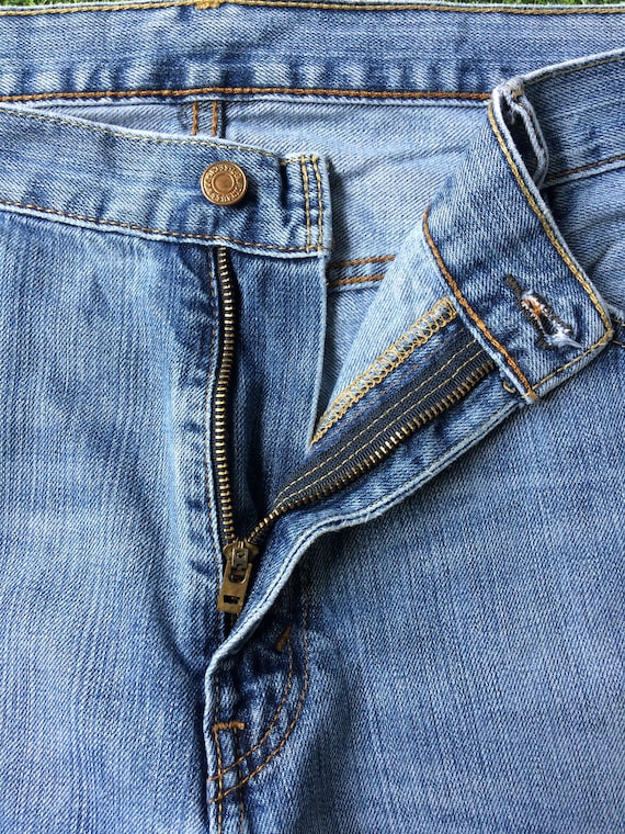 Size 37 Distressed Levis 569 Plus High-Waisted Bo… - image 6