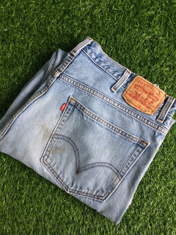 W37 L31 Vintage Distressed Levis 550 