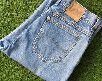 Size 28 Vintage Lee Mom Jeans 90s Light Wash Grunge Denim Tapered Leg High Waist Tall Jeans, Medium, 28&quot;