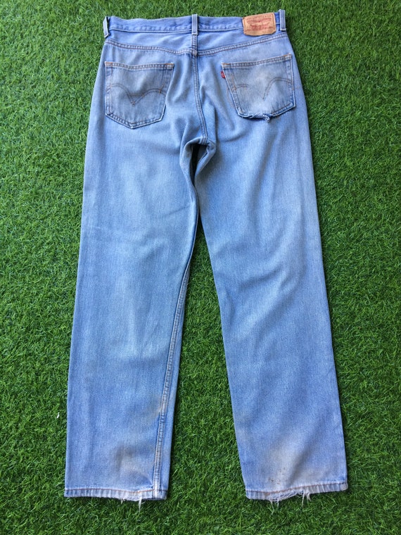 Size 33 Vintage Distressed Ripped Levis 550 Dirty… - image 2