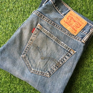 Size 33 Vintage Distressed Levis 559 Ripped Jeans W33 L29 Medium Wash Denim Relaxed Fit Straight Leg Jeans Waist 33&quot;