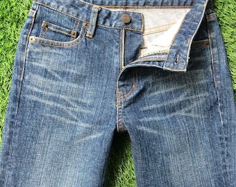 Vaqueros de estilo urbano japonés Y2K de corte recto ajustado, estilo bootcut, de talle alto y pierna ancha acampanada.