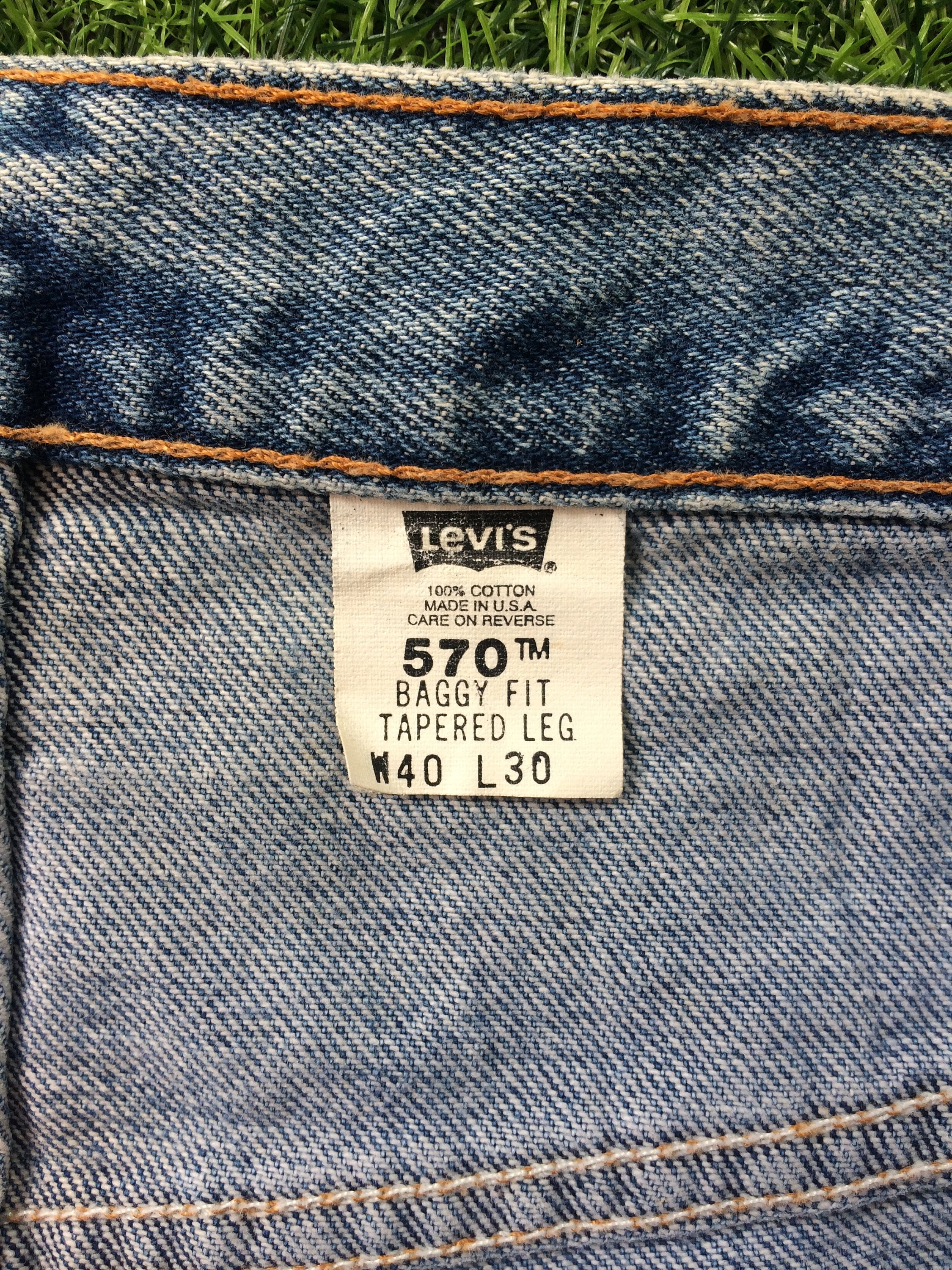 Size 40 Vintage Distressed Levis 570 Baggy Jeans W40 L32 Light