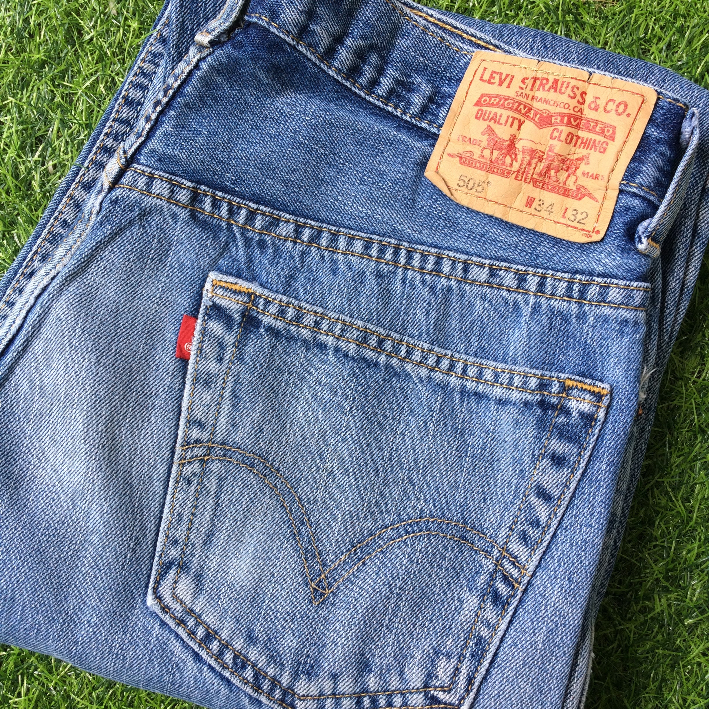 W32 L31 Vintage Distressed Levis 505 
