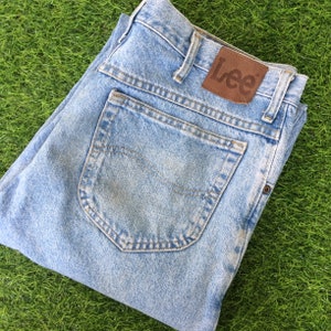 Size 35 Vintage High Waisted Lee Mom Jeans 90s Light Wash Grunge Straight Leg Denim, Extra Large, 35&quot;