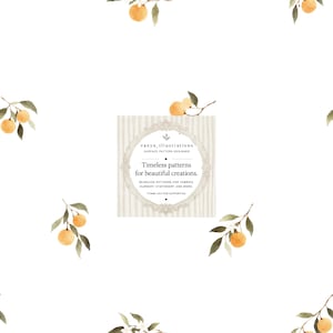 Könnte beinhalten: Ein nahtloses Muster mit Aquarellillustrationen von Orangenfrüchten mit grünen Blättern und weißen Blüten auf weißem Hintergrund. Ein zentrales quadratisches Etikett zeigt den Text vanya_illustrations, Timeless patterns for beautiful creations.