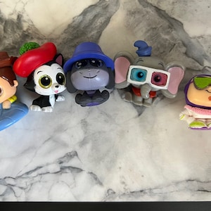Disney Doorables Let&#39;s Go Ultimate Vacation KEYCHAINS or REGULAR
