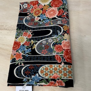 Futon with Cover .  Hand Made Vintage Style futon.  Floral Imari Black Cover. Japanese Futon. SHIKIBUTON. Vintage style bed.