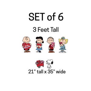Op de afbeelding: Set van 6 Peanuts-personages, waaronder Charlie Brown, Lucy, Linus en Sally, met Valentijnsdag-harten. De set is 91 cm hoog, met Snoopy en een rode wagen met harten. De afmetingen zijn 53 cm hoog bij 89 cm breed.