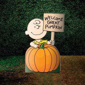 Peanuts Yard Decoration / Welcome Great Pumpkin Yard Decoration / Charlie Brown Yard Sign / Great Pumpkin Sign / Yard Props