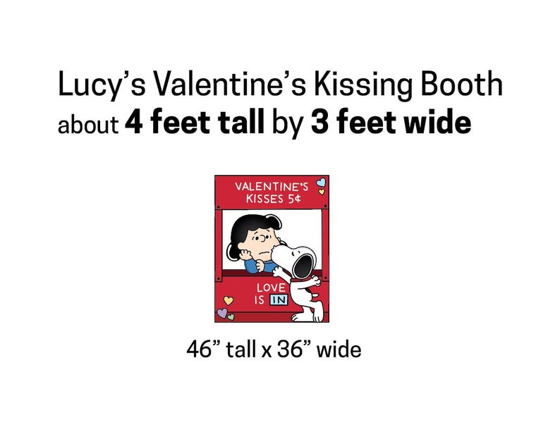 K&ouml;nnte beinhalten: Ein roter und wei&szlig;er Valentinstag-Kussstand mit Lucy und Snoopy aus dem Peanuts-Comic. Der Stand ist mit "Valentine's Kisses 5&cent;" und "Love is In" beschriftet. Der Stand ist etwa 117 cm hoch und 91 cm breit.