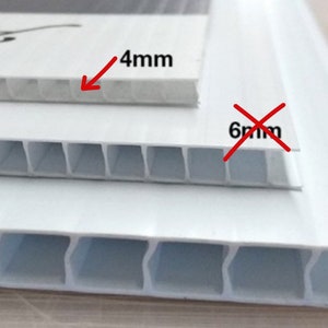 以下が含まれることがあります： 3枚の白いプラスチックシートが積み重ねられています。 上のシートは4mm厚、真ん中のシートは6mm厚、下のシートは8mm厚です。