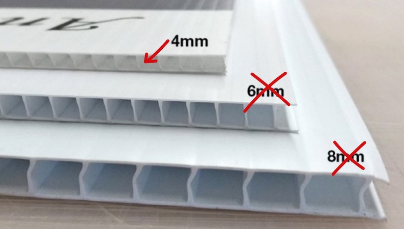以下が含まれることがあります： 3枚の白いプラスチックシートが積み重ねられています。 上のシートは4mm厚、真ん中のシートは6mm厚、下のシートは8mm厚です。