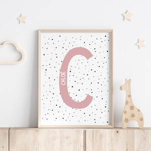 Impresión de iniciales con lunares, decoración para habitación infantil, arte mural con iniciales, decoración infantil, arte del alfabeto con monogramas, letra con iniciales con lunares