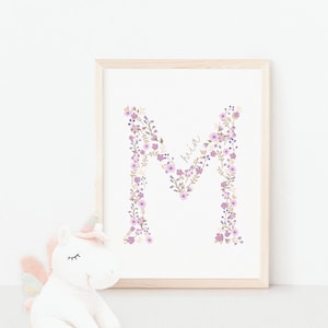 Impresión de iniciales florales, decoración de habitación infantil, arte mural con iniciales, decoración de pared infantil, letra monograma, arte del alfabeto, arte floral morado con nombre