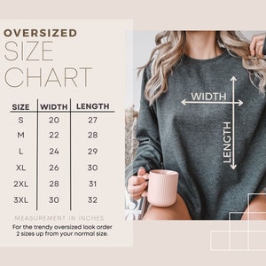 K&ouml;nnte beinhalten: Gr&ouml;&szlig;entabelle f&uuml;r einen Oversize-Sweatshirt mit Ma&szlig;en in Zoll f&uuml;r Breite und L&auml;nge. Die Tabelle zeigt die Gr&ouml;&szlig;en S bis 3XL mit den entsprechenden Breiten- und L&auml;ngenma&szlig;en.
