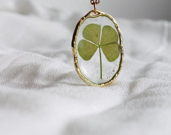 Collier de trèfle véritable porte bonheur avec véritable trèfle à 4 feuilles sèché.