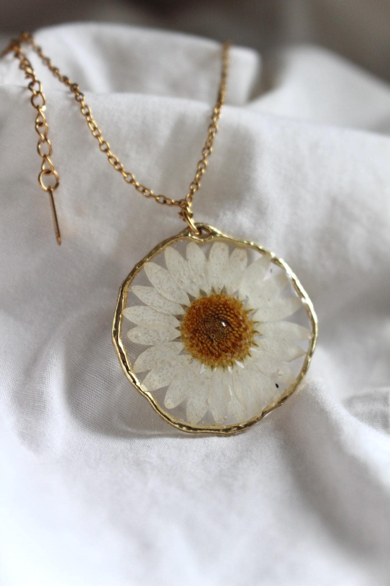 Collier rond in veritable marguerite resin