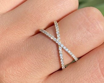 Anillo de moissanita con cruz cruzada, anillo de oro macizo en forma de X, anillo apilable de moissanita con cruz en forma de X, anillo apilable con micropavé, regalo para tu mejor amiga.