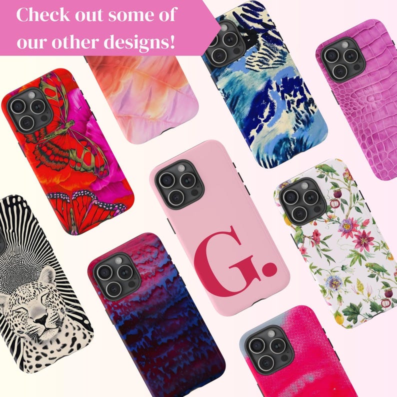 Puede incluir: Una colecci&oacute;n de fundas para tel&eacute;fonos con varios dise&ntilde;os. Las fundas presentan patrones como una mariposa, flores, estampados de animales y arte abstracto. Una funda es rosa con la letra "G". El texto "Check out some of our other designs!" est&aacute; en la esquina superior izquierda.