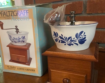 vintage plaltzgraff stoneware Yorktown 1999 manual coffee grinder (new in box)