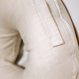 授乳や腹ばいの時間に使えるクリーム色の天然リネン授乳枕カバー