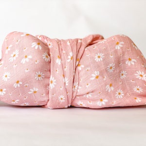 Muslin Daisy baby blanket swaddle