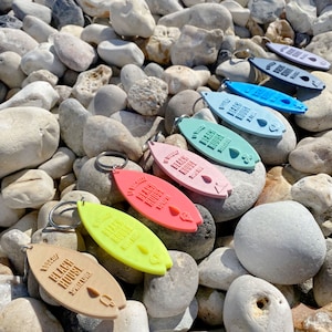 Porte-clé personnalisé planche de surf – Cadeau été, prénom, souvenir plage, idée rentrée sac, accessoire coloré fait main