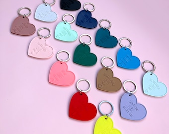 Gepersonaliseerde sleutelhanger, hart "Love", gepersonaliseerde hartsleutelhanger, kleuren, cadeau-idee, gepersonaliseerd cadeau, Valentijnsdag