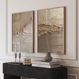 Conjunto de 2 peças de arte de parede com textura neutra, estampas abstratas minimalistas em gesso, díptico moderno bege para decoração de sala de estar.