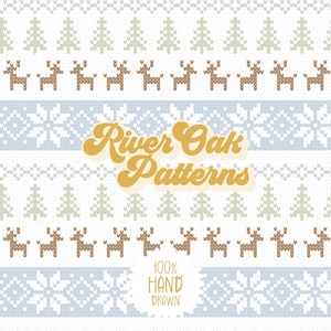 Könnte beinhalten: Ein digitales Textilmuster mit Reihen aus hellgrünen Tannenbäumen und braunen Rentieren auf weißem Grund, unterbrochen von hellblauen Schneeflockenbändern. Der Text River Oak Patterns und 100% HAND DRAWN erscheint in Gold.