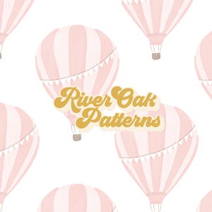 Op de afbeelding: Een naadloos patroon met roze en witte gestreepte luchtballonnen met witte vlaggen. De tekst "River Oak Patterns" staat in een gouden retro-lettertype.