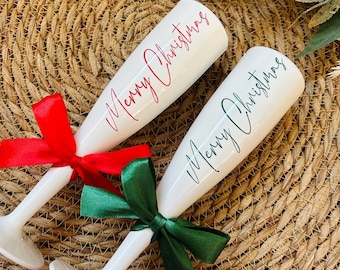 Personalised White Plastic Champagne Flutes with “Merry Christmas” & Bows | Custom Holiday Party Glasses | Reusable Christmas Cups | Festive