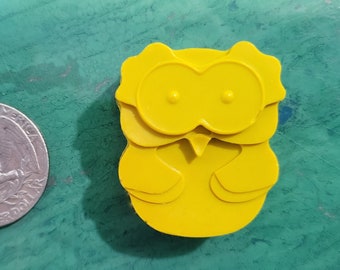 Owl Shaped *SCENTED* Crayons - Gift - Stocking Stuffer - Scented Crayons - Worm Crayon Shapes - Halloween - Birthday - Party Favor- Spooky