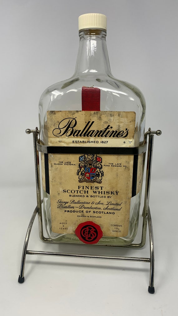 Très grande bouteille de bar à whisky Ballantine's de luxe sur