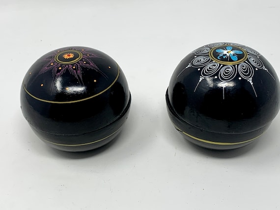 Japanese Hand Painted Round Black Lacquer Trinket… - image 1