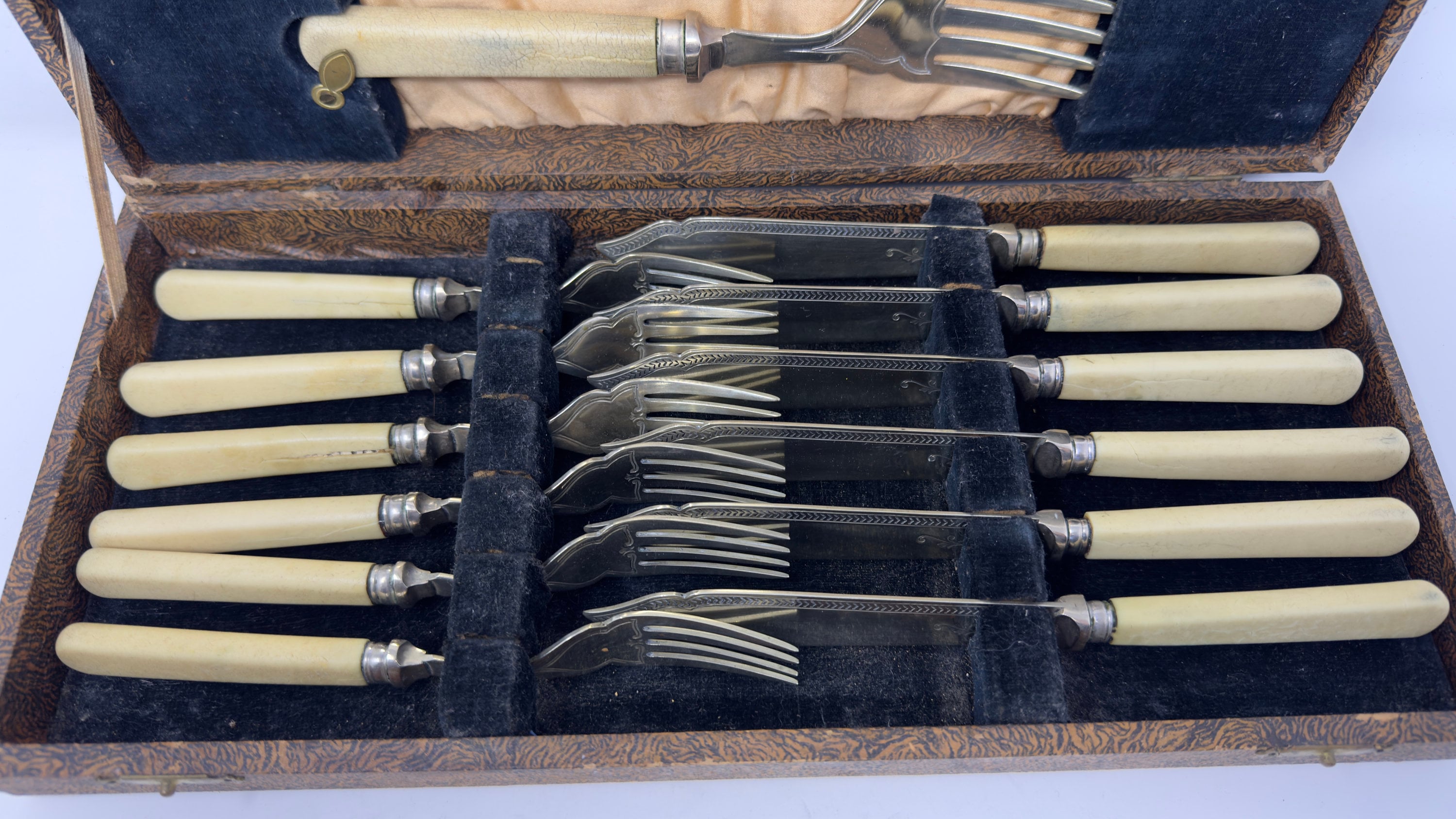 史上最も激安 1930 Set With Forks & Knives Fish Engraved Vintage 6 of 工芸品