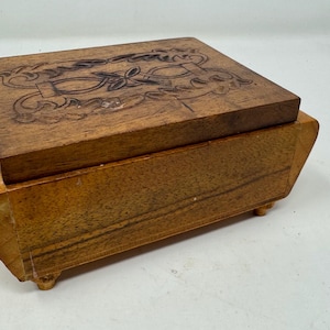Carved Top Wooden Box Jewlery Treasures Trinkets Momentoes 5.5&quot;x3.5&quot;