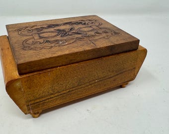 Carved Top Wooden Box Jewlery Treasures Trinkets Momentoes 5.5"x3.5"