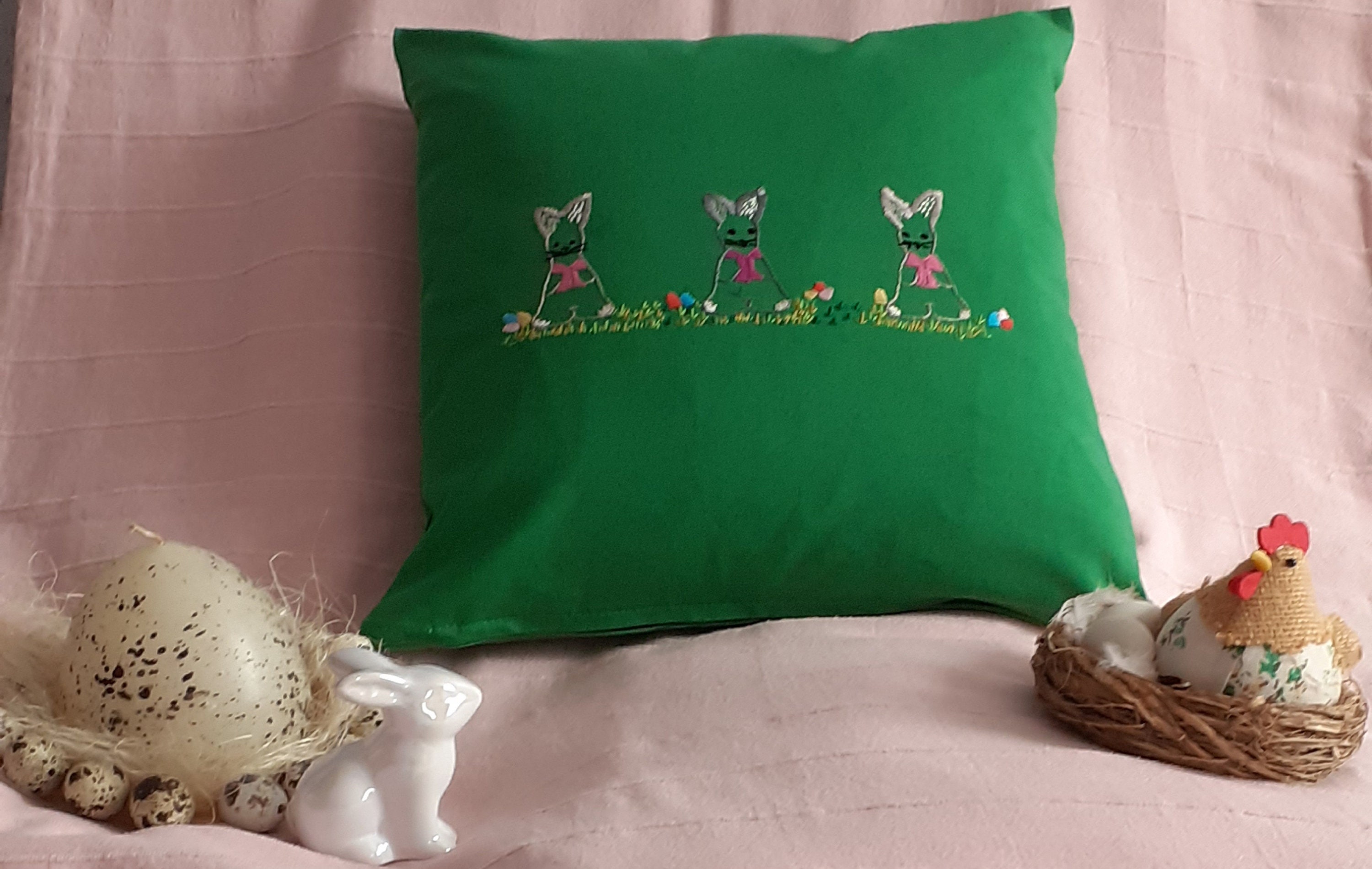 Coussin de Pâques Brodé Main