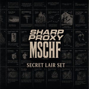 Puede incluir: Una cuadrícula en blanco y negro de cartas coleccionables Magic: The Gathering con ilustraciones oscuras y texturizadas. El centro muestra el texto en negrita SHARP PROXY MSCHF SECRET LAIR SET. Cada carta contiene reglas, costes y títulos.
