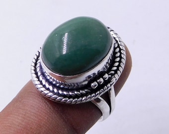 Nefritjadering: Oval grön ädelsten, sterlingsilver