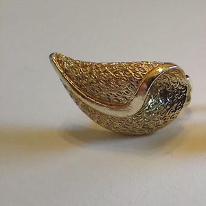 Vintage 1950&#39;s Coro Gold Tone Textured Clip On Leaf Shape Earrings