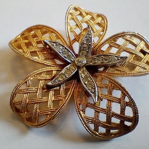 Vintage Gold-Tone Flower Brooch with Rhinestones signed JJ (Jonette)