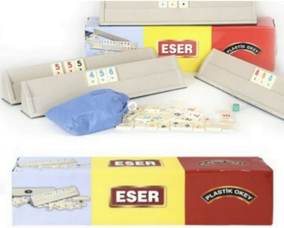 Semus Juego De Rummy/Okey Premium – Set De Madera Oscura Con Fichas De Melamina, 104 Piezas + 4 Soportes, Bolsa Y Bolígrafo Incluidos Semus Juego De Rummy/Okey Premium – Set De Madera Oscura Con Fichas De Melamina, 104 Piezas + 4 Soportes, Bolsa Y Bolígrafo Incluidos
