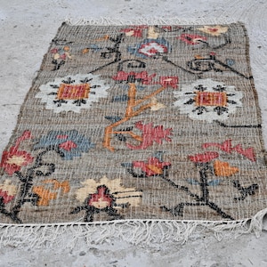 Tappeto vintage in juta e cotone, tessuto a mano, con motivo floreale colorato, per camera da letto, tappeto kilim tradizionale indiano in juta, 5 x 8 piedi