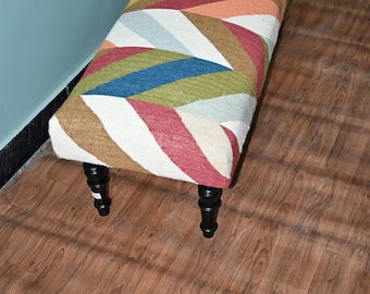 Handgefertigte Woll-Baumwollbank 120 cm, gepolsterte Kilim-Bank, Boho Eingangsbank, Schlafzimmer-Sitzbank, bunte hölzerne osmanische Sitzbank