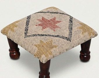 Taburete reposapiés Kilim vintage hecho a mano, otomana bohemia, taburete de madera tapizado, puf Kilim, asiento auxiliar para sala de estar, regalo de decoración para recibidor