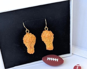Pendientes de alas de pollo estilo búfalo de los Buffalo Bills, gancho hipoalergénico bañado en oro de 14k