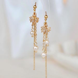 Pendientes colgantes de hoja de arce con circonita cúbica, pendientes de botón con dije de arce otoñal dorado, pendientes de perla, pendientes largos con borlas, joyería nupcial para novia, regalo para ella